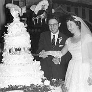 gene-enid-wedding-cake_600.jpg